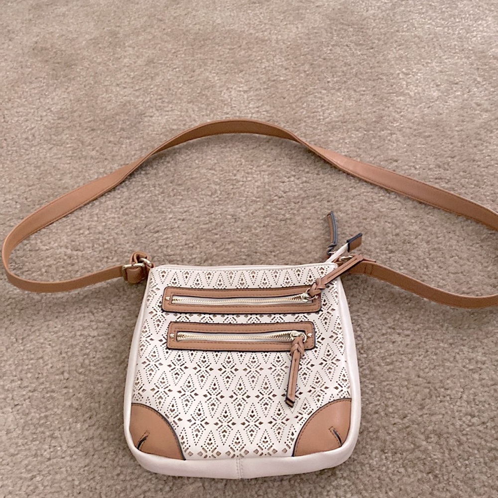 Super cute summer crossbody!